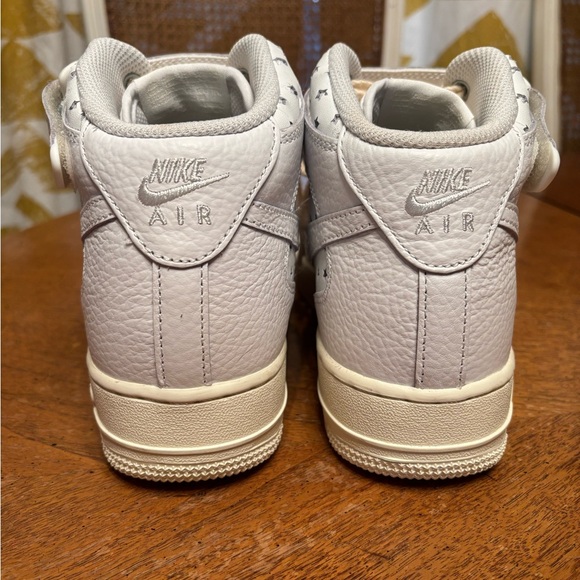 Nike White High-Top Athletic Shoes with Leather Upper - Picture 4 of 6